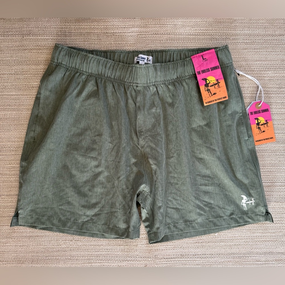 The Endless Summer sage green elastic waist quick dry stretch shorts men’s L‎